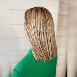 Coiffure femme - Coupe droite blonde